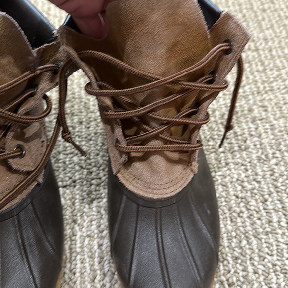 BASS brand BOOTS. YOUTH SIZE 5. Rubber soles. Suede uppers. Original laces. - Picture 6 of 10